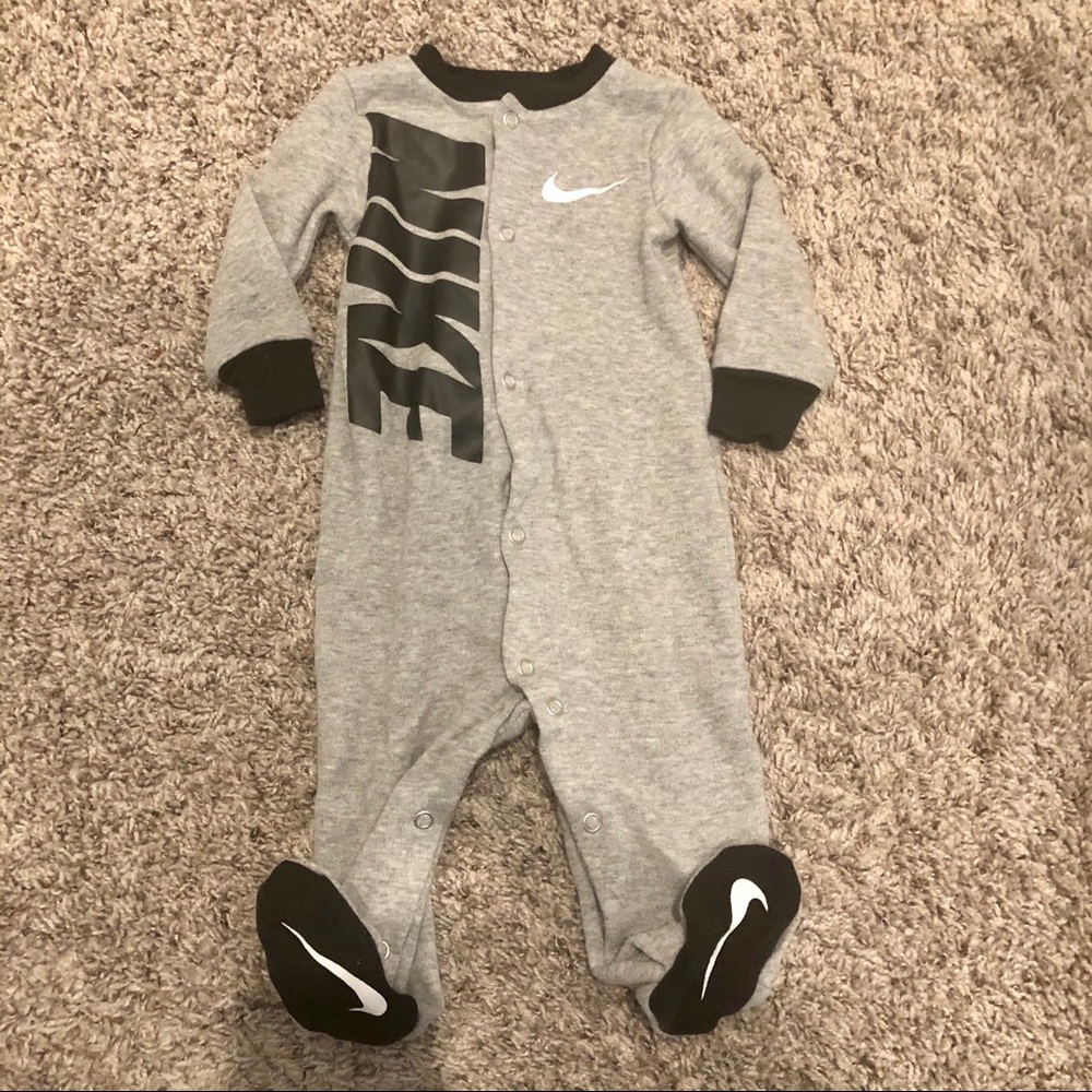 Nike outfit 6m